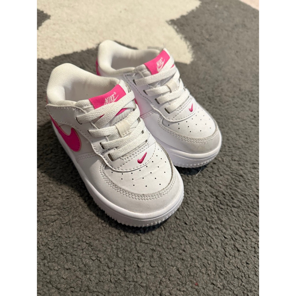 Nike Other - Nike Toddler Sneakers White Pink • Size 7C • Excellent Condition